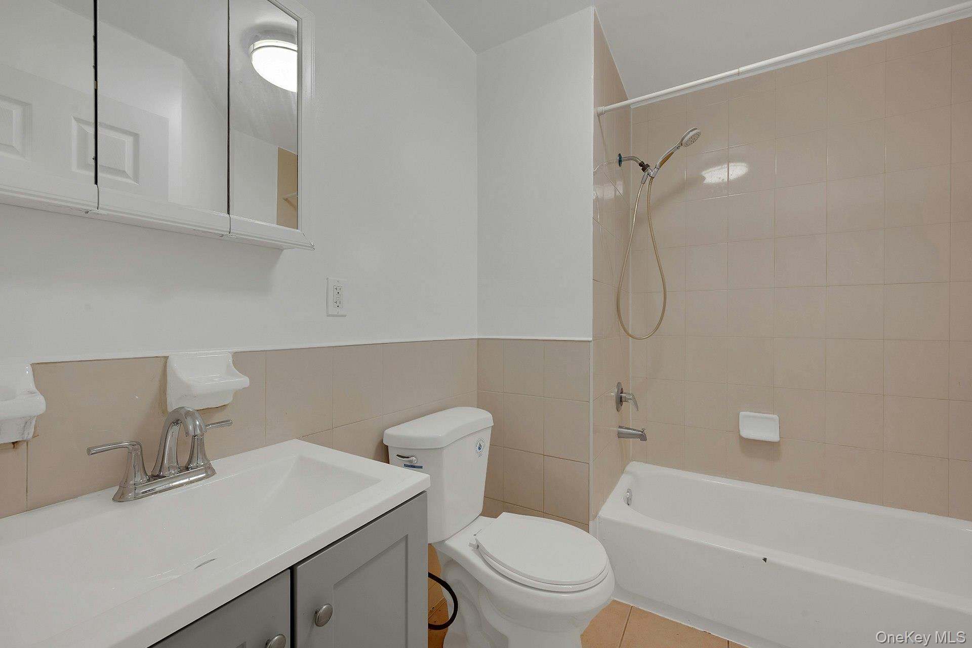 3313 Rombouts Avenue Property Photo 44