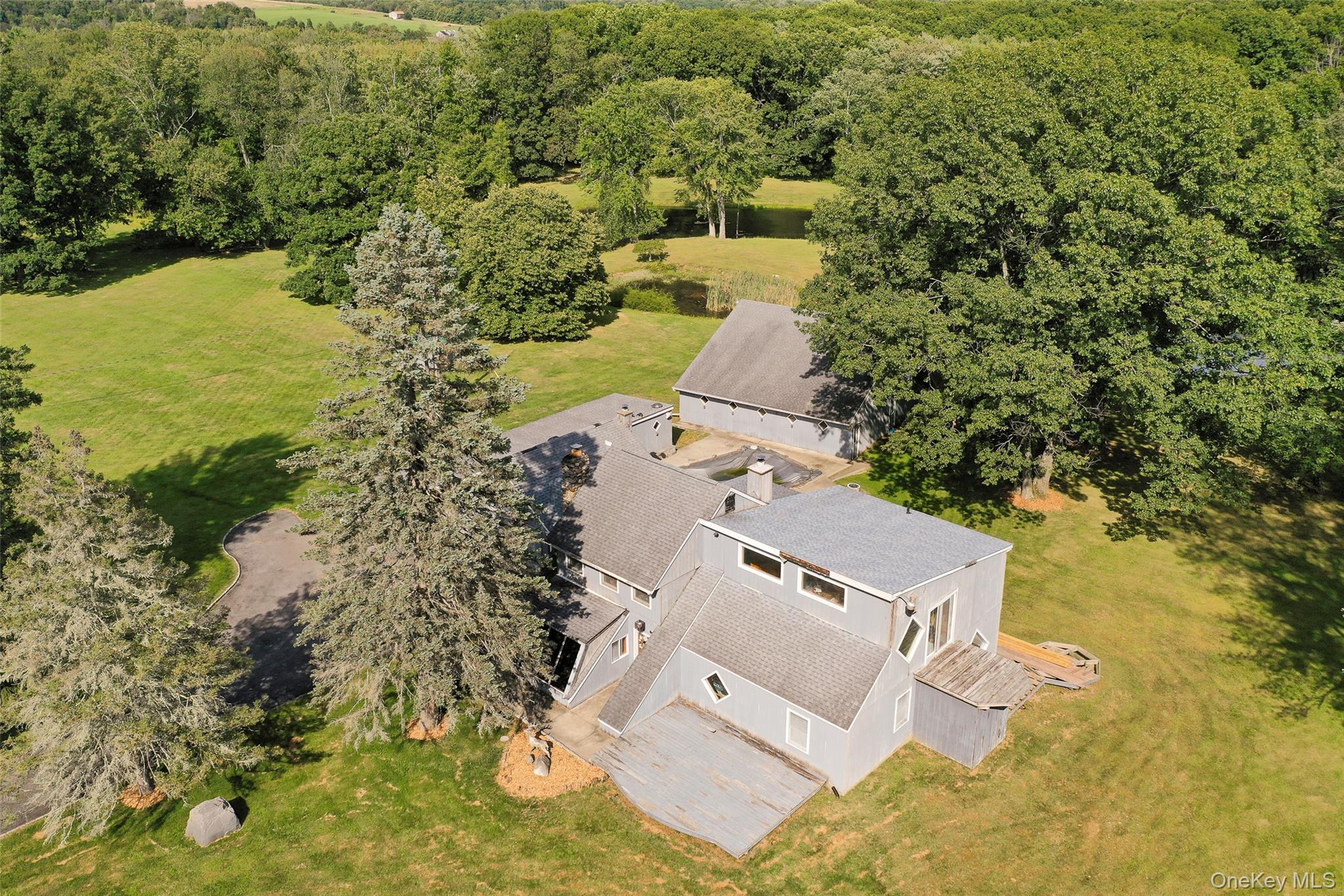 89 Deer Pond Road Property Photo 4