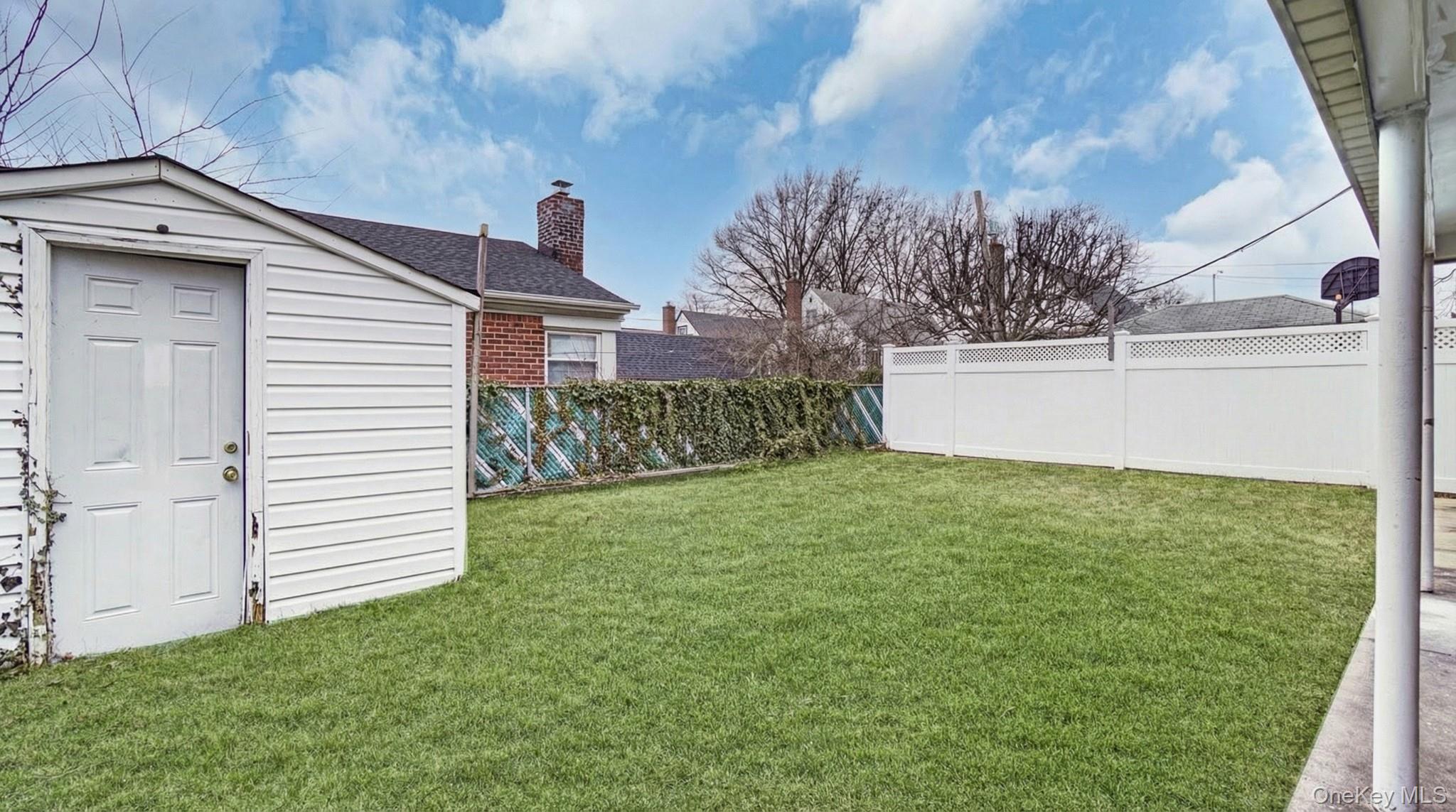 8268 Little Neck Parkway Property Photo 3