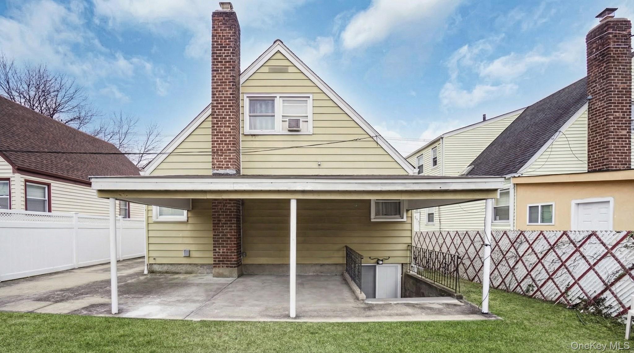 8268 Little Neck Parkway Property Photo 4
