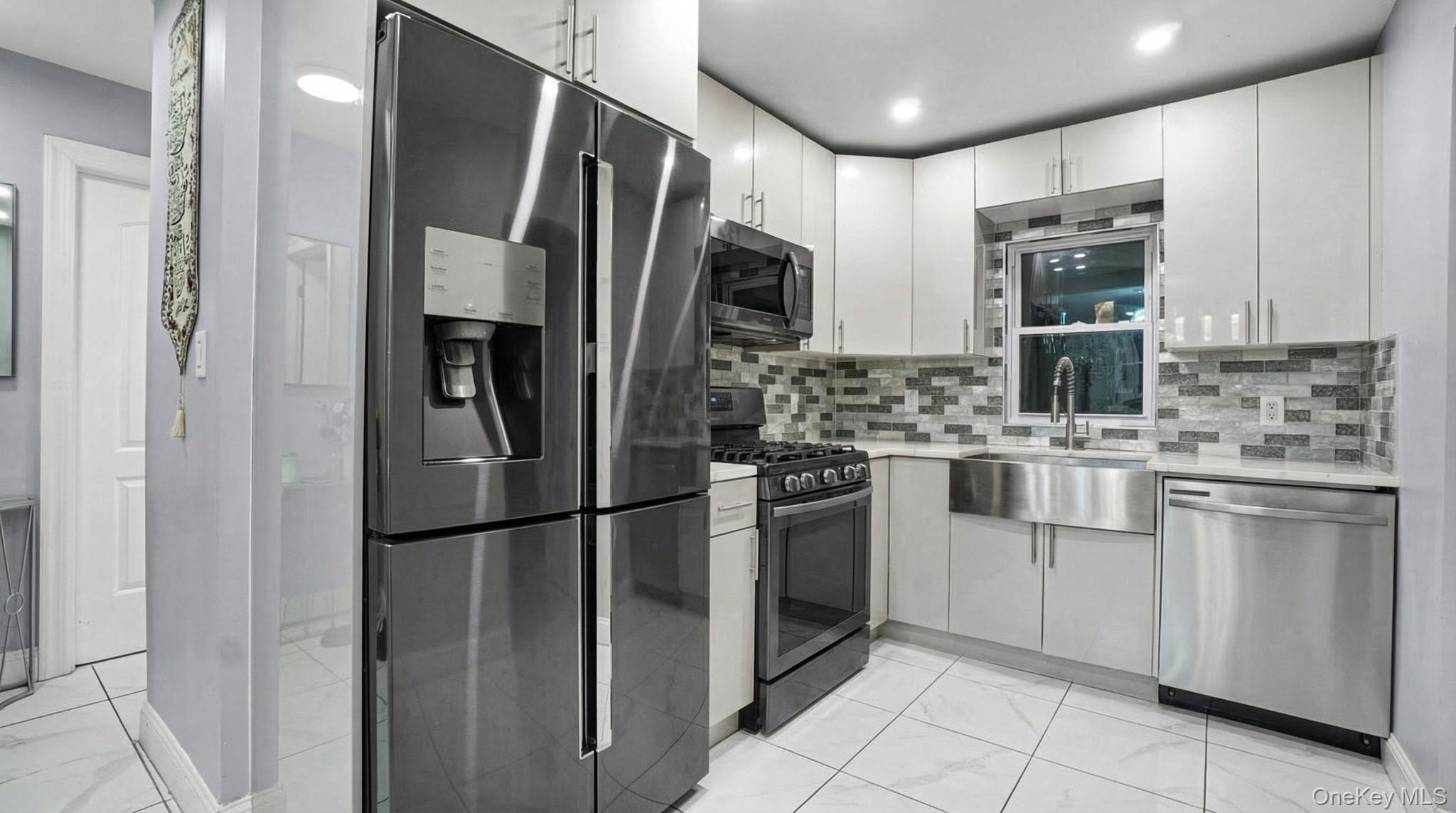 8268 Little Neck Parkway Property Photo 11