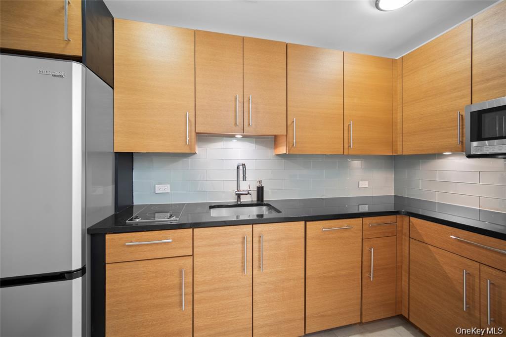 1 Renaissance Square 10a Property Photo 8