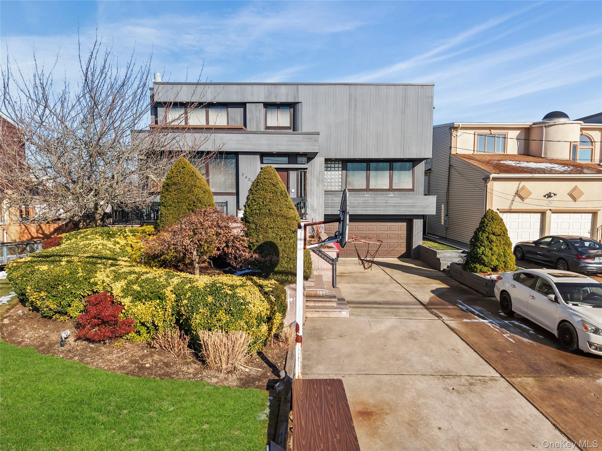 2829 Frankel Boulevard Property Photo 1