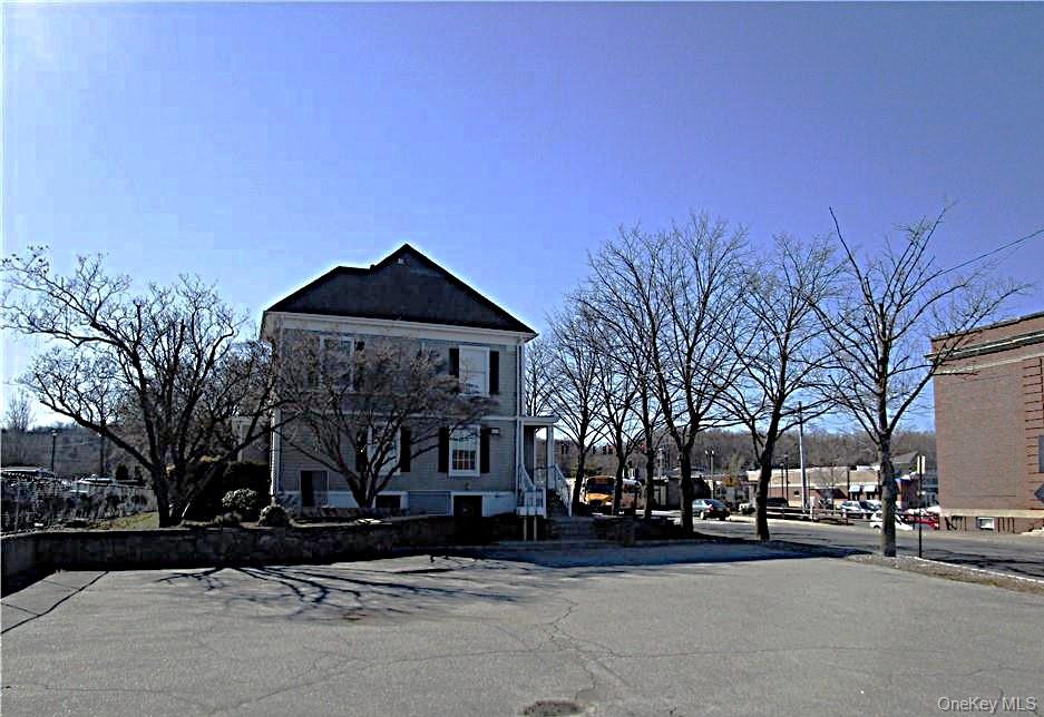 1952 Commerce Street Property Photo 4