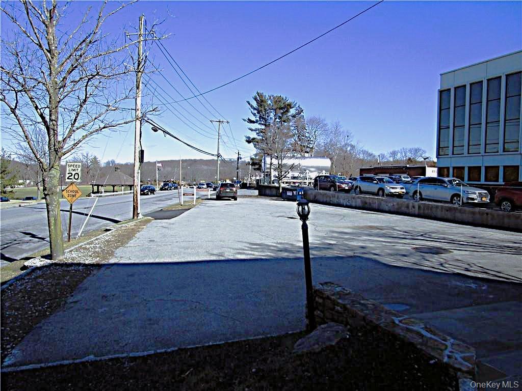 1952 Commerce Street Property Photo 5