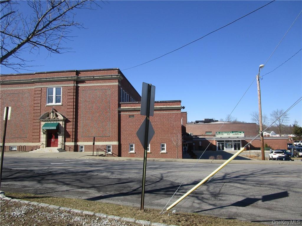 1952 Commerce Street Property Photo 6
