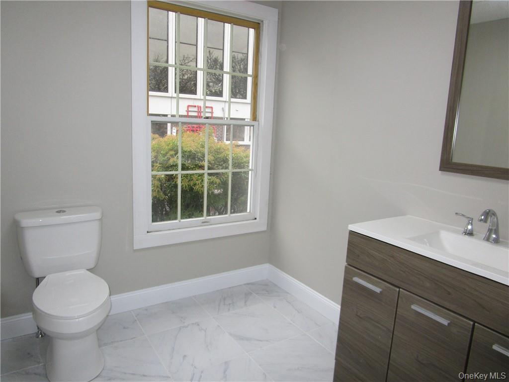 1952 Commerce Street Property Photo 14