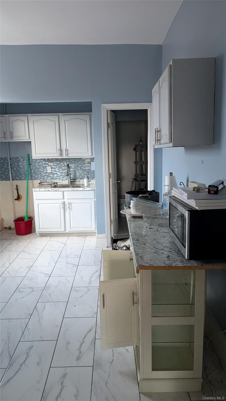 889 Saint Marks Avenue Property Photo 10