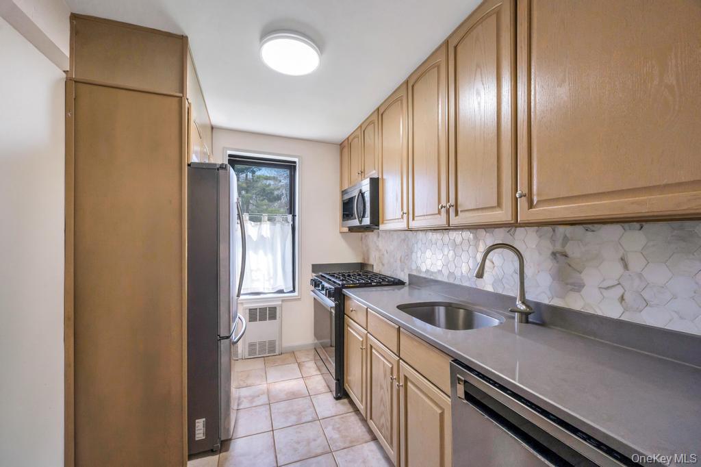 224-24 Union Turnpike 1p Property Photo 18