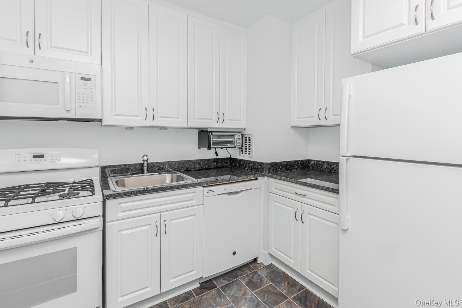 21 Fairview Avenue 416 Property Photo 8