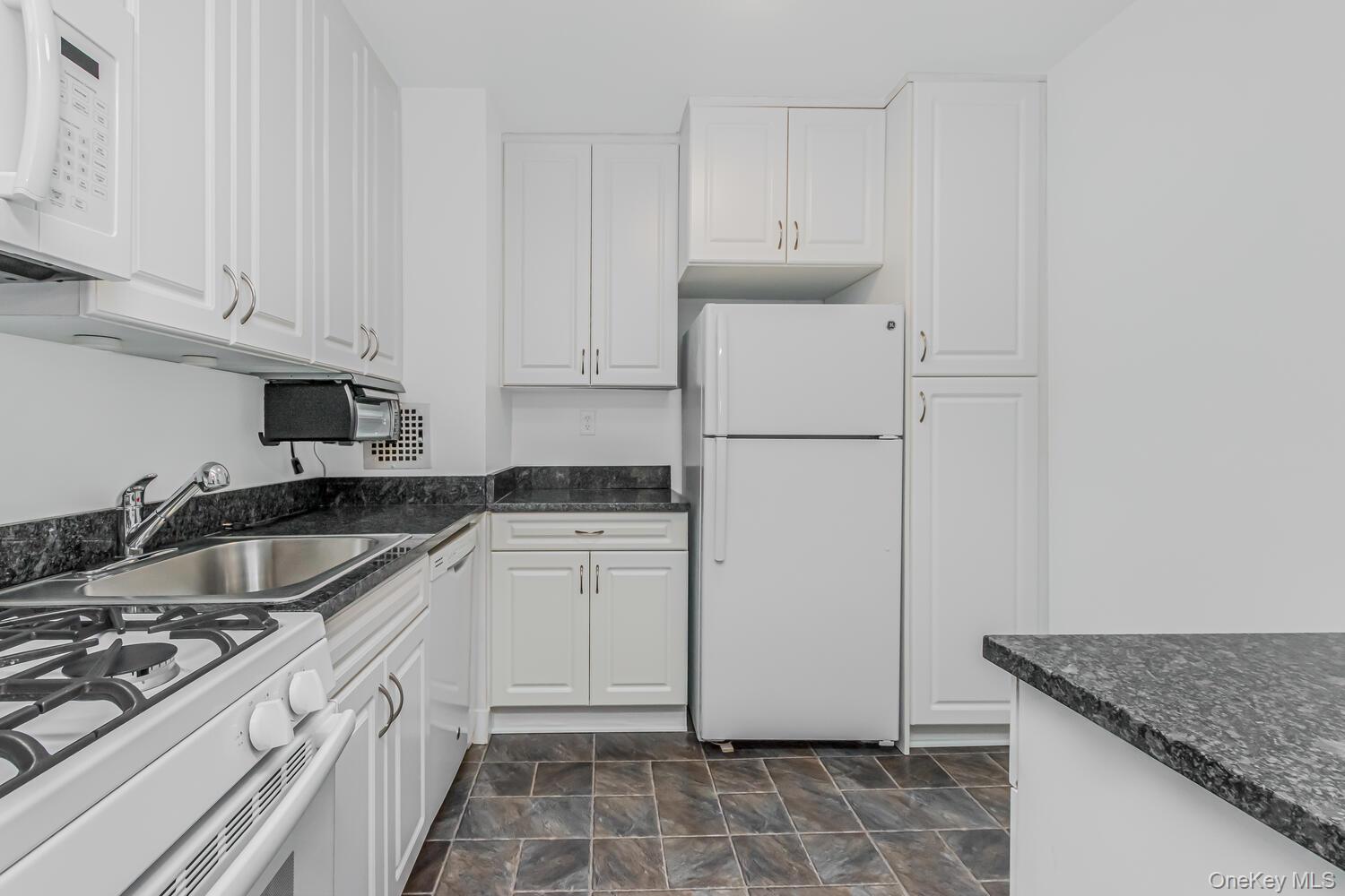 21 Fairview Avenue 416 Property Photo 9