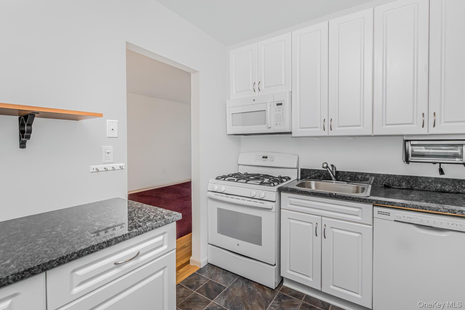 21 Fairview Avenue 416 Property Photo 10