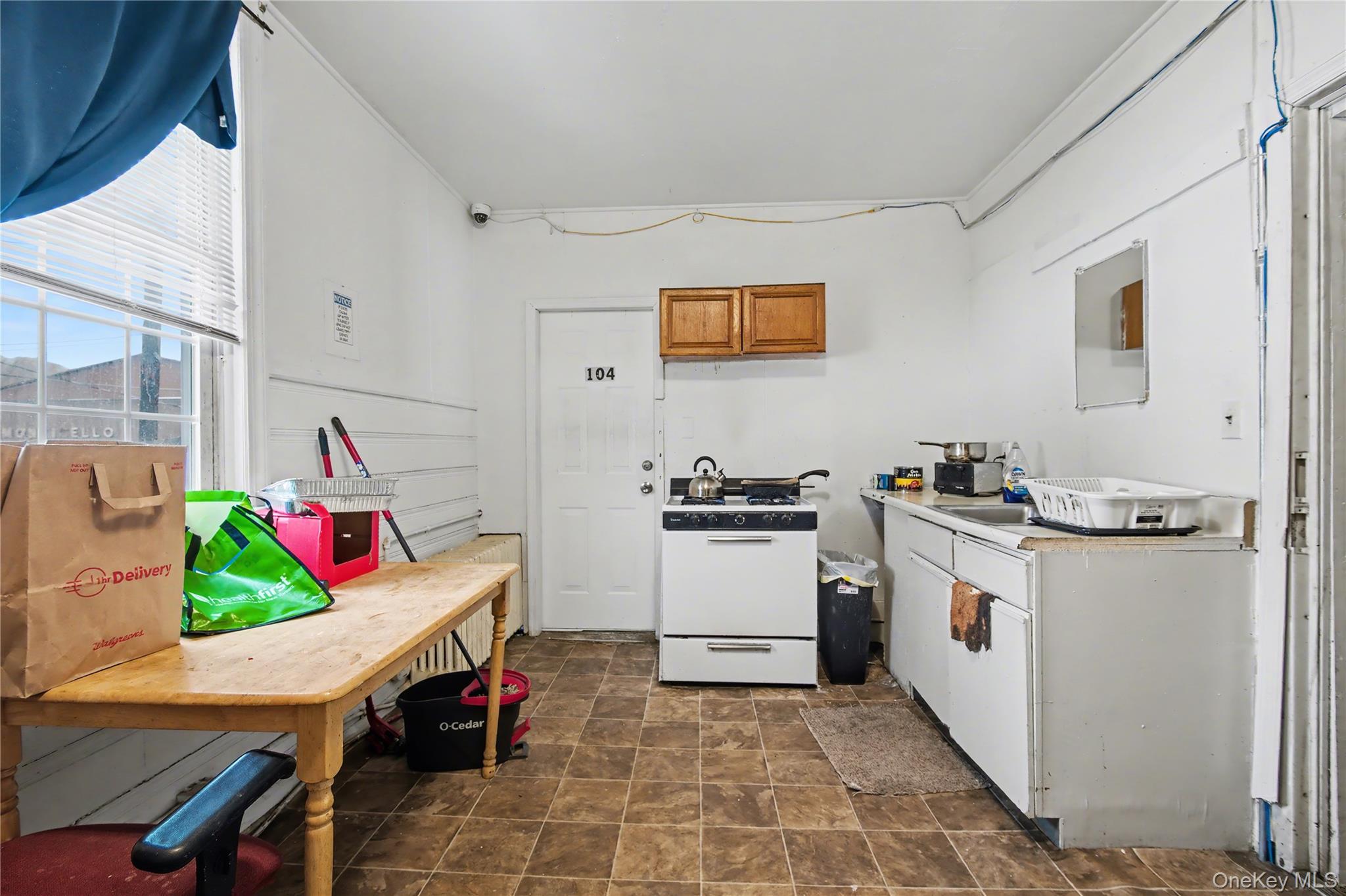 384-386 Broadway Property Photo 7
