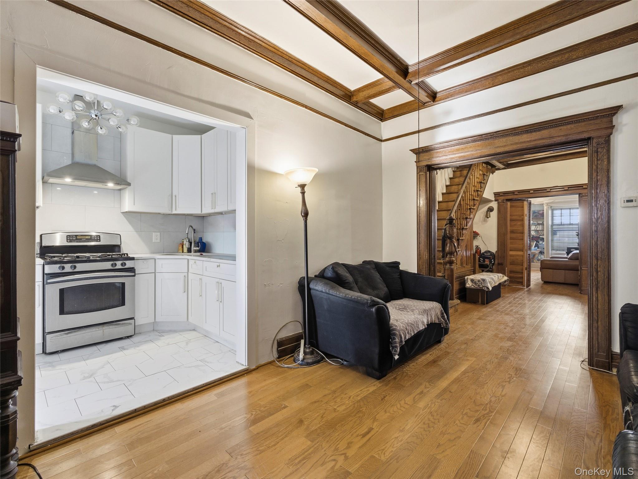 372 Parkside Avenue Property Photo 8