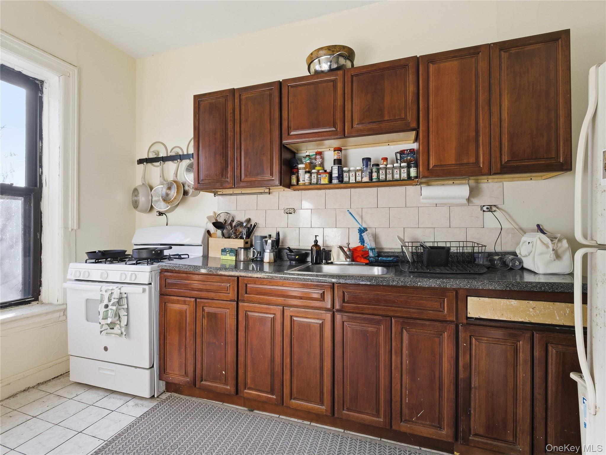372 Parkside Avenue Property Photo 28