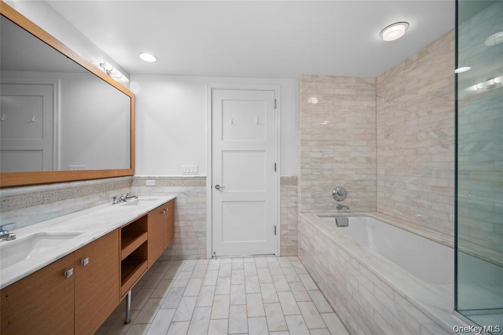 1 Renaissance Square 10g Property Photo 18