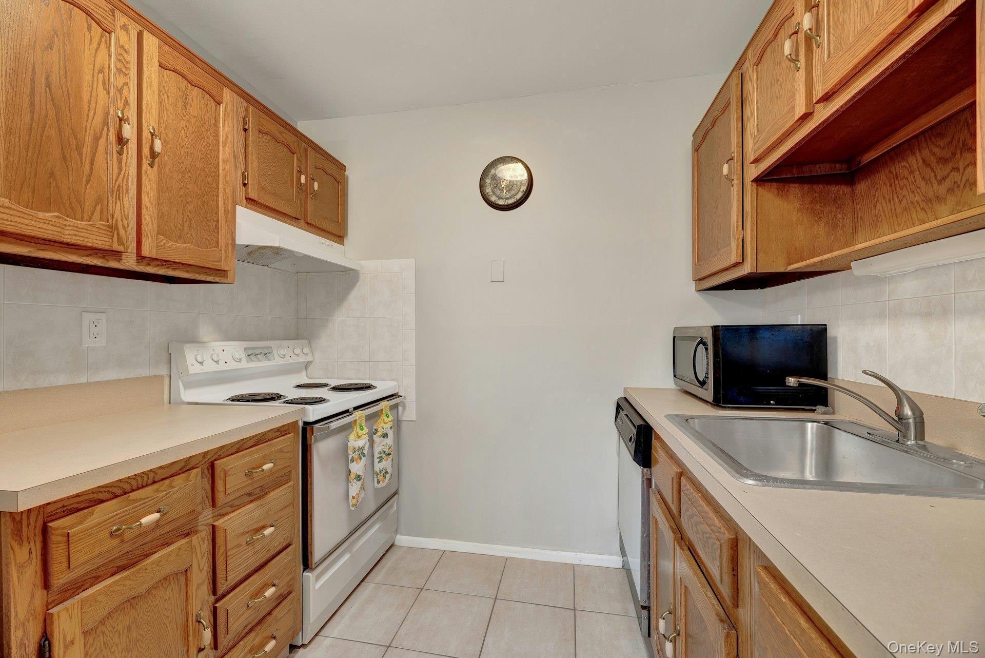 164 Falmouth Court E Property Photo 10