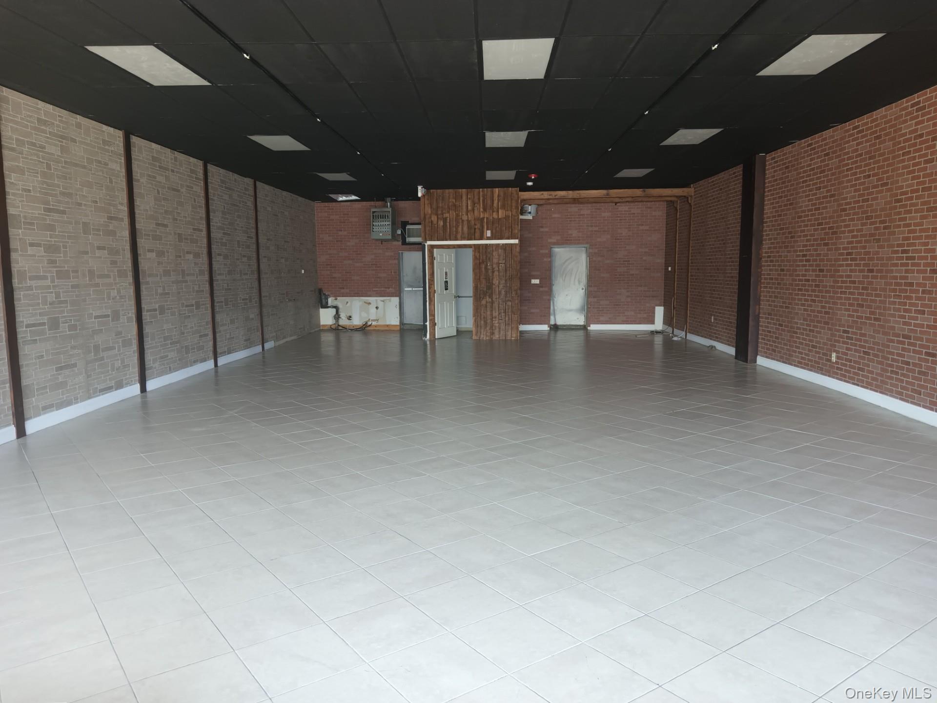 420 SUNRISE Highway Property Photo 1