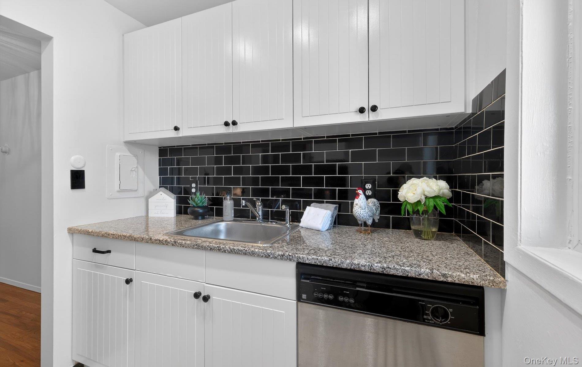 1 Toms Point Lane 6j Property Photo 5