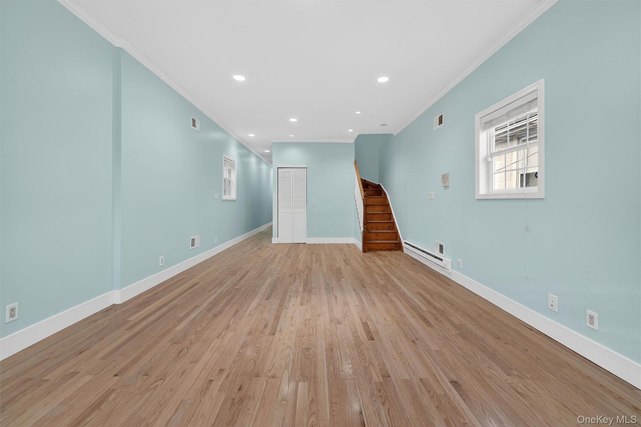 636 Throggs Neck Expressway Property Photo 4