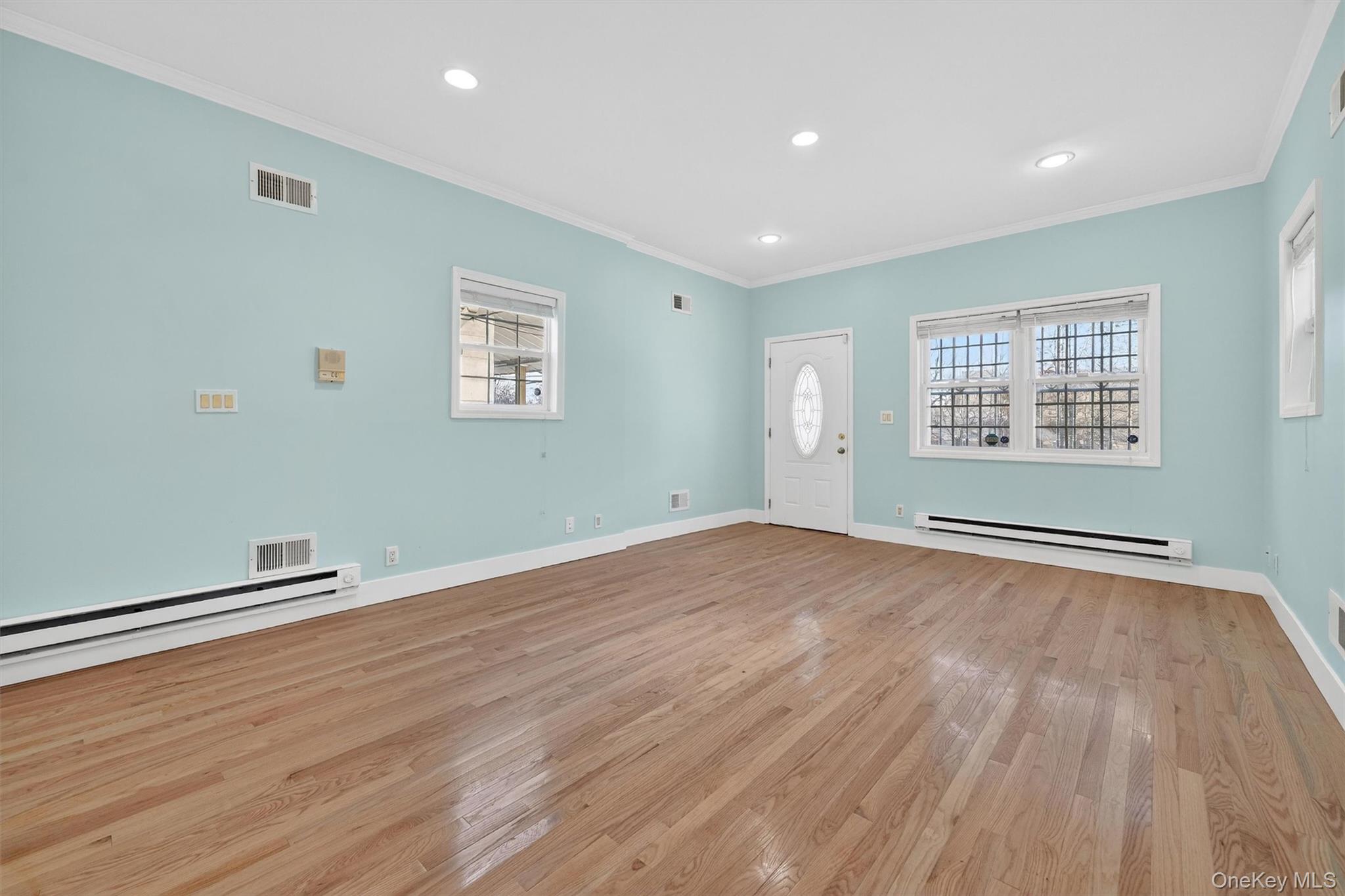 636 Throggs Neck Expressway Property Photo 6