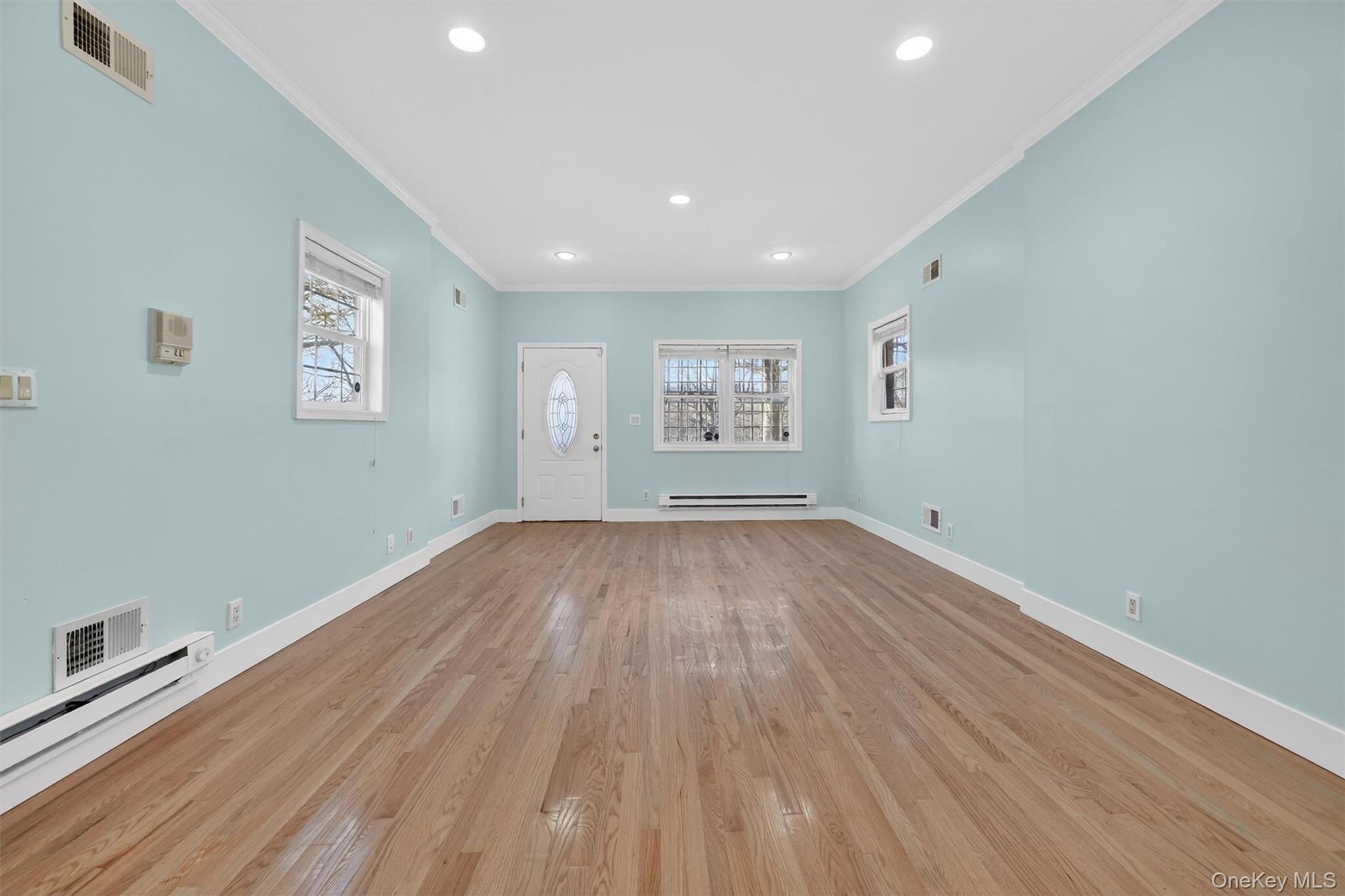 636 Throggs Neck Expressway Property Photo 7