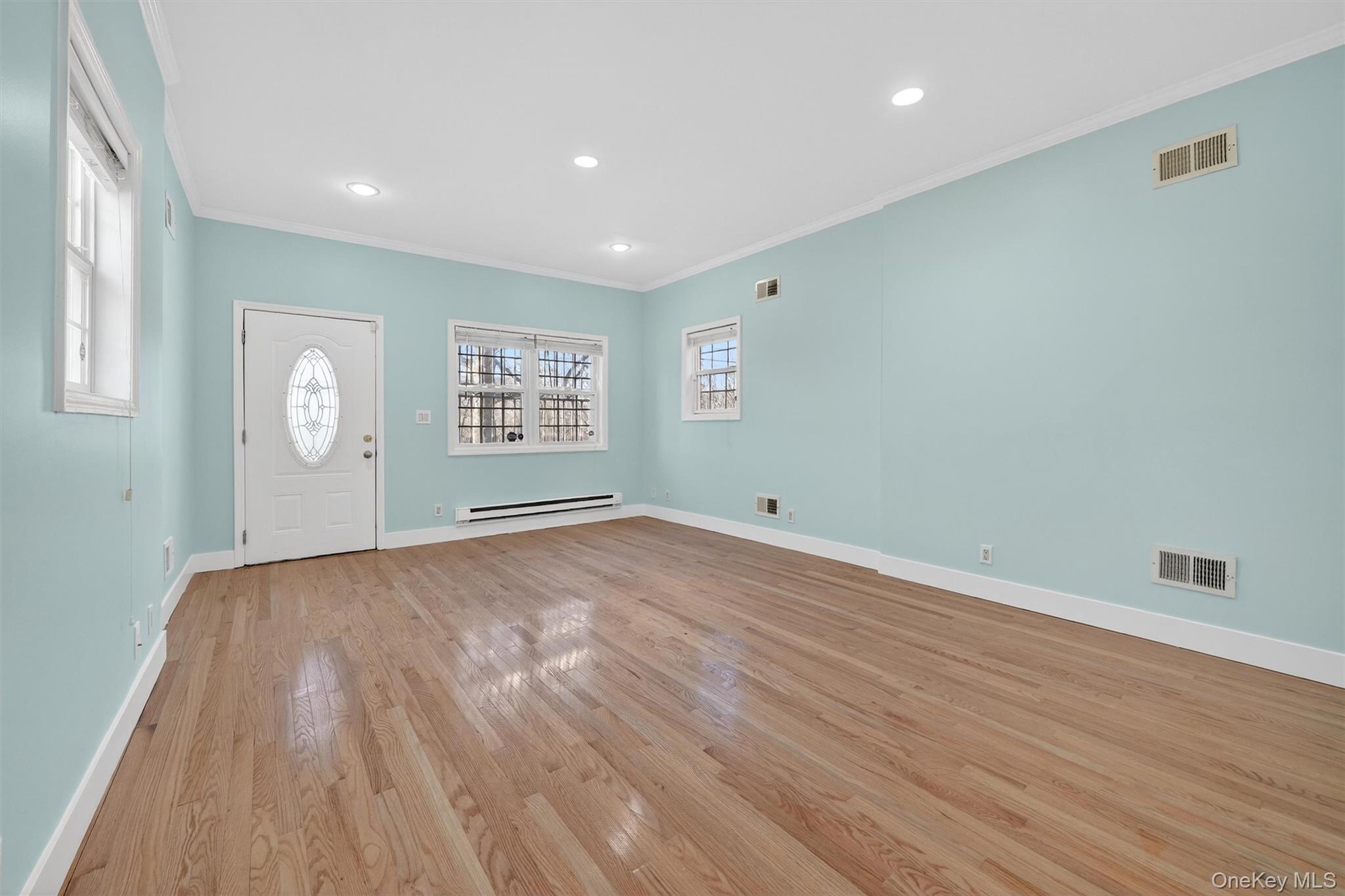 636 Throggs Neck Expressway Property Photo 8