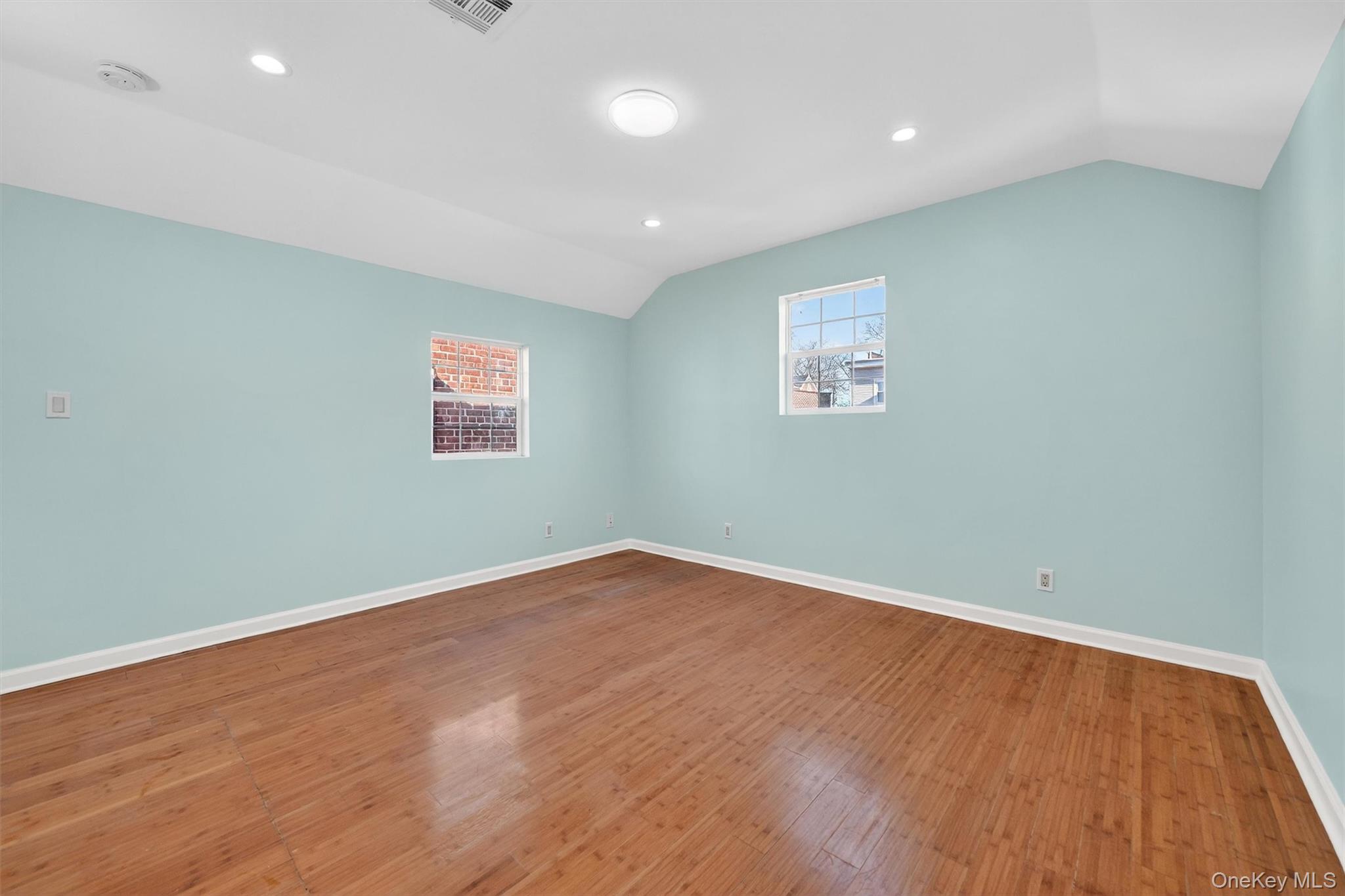 636 Throggs Neck Expressway Property Photo 25