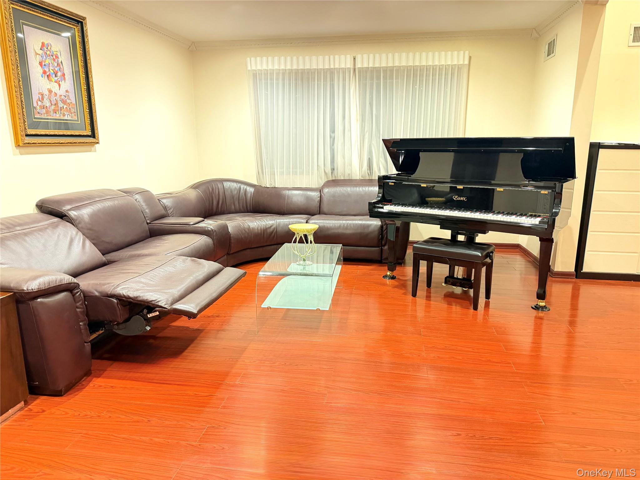 26105 Bridgewater Avenue Property Photo 8
