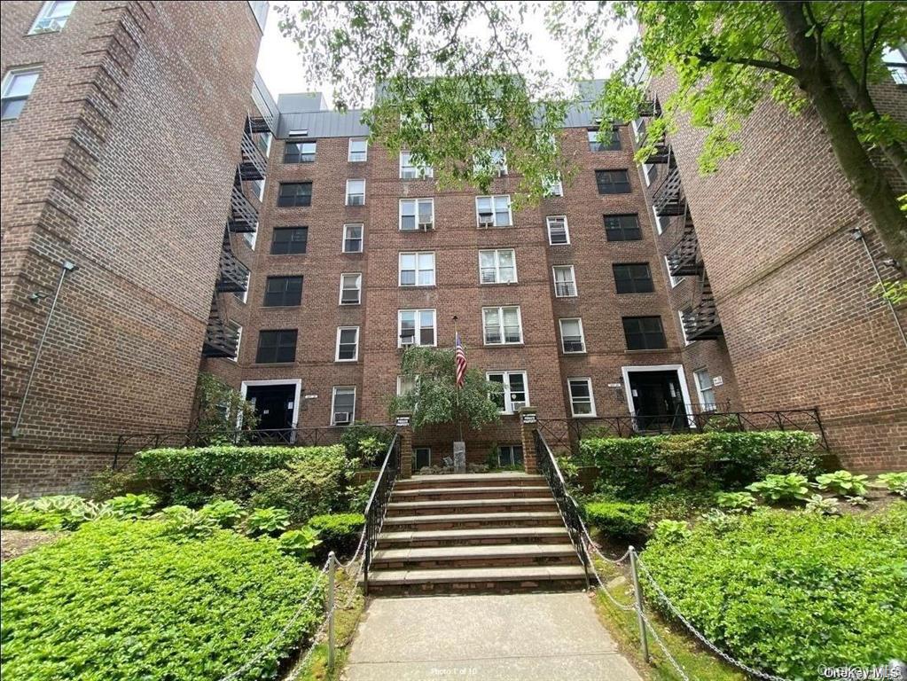 120-10 85 Avenue 2j Property Photo 1