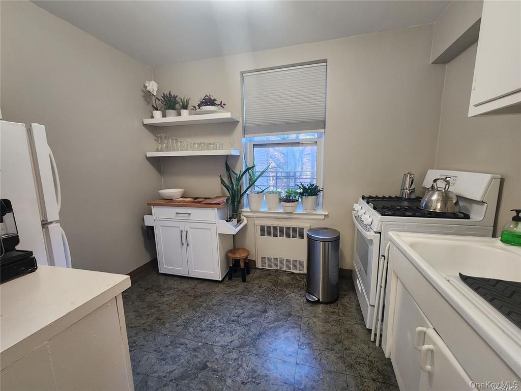 120-10 85 Avenue 2j Property Photo 3