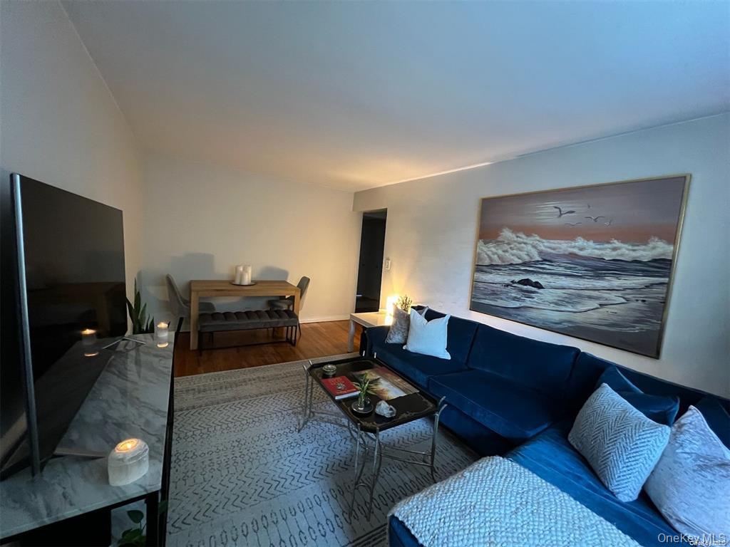 120-10 85 Avenue 2j Property Photo 4