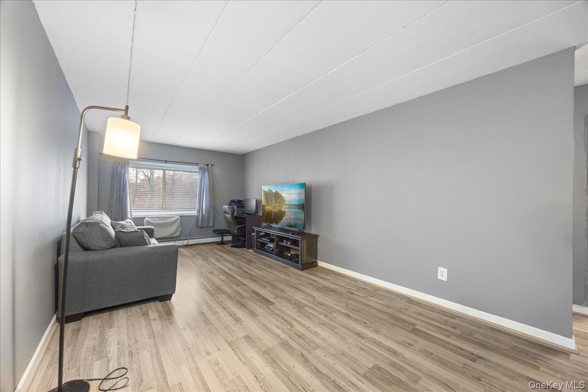 2035 Central Park Avenue 2h Property Photo 6