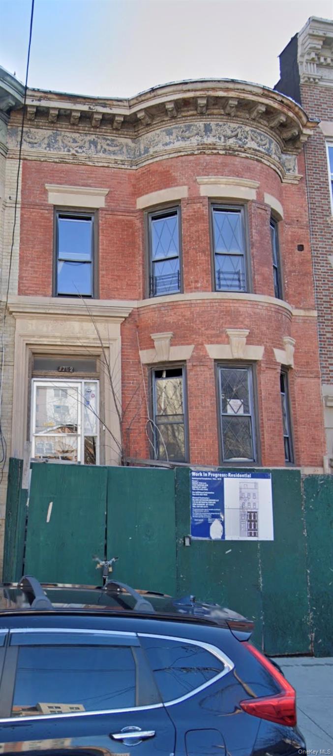 1762 Topping Avenue Property Photo 1