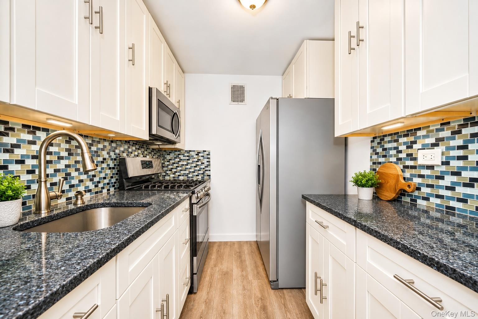 85-10 151st Avenue 5e Property Photo 5