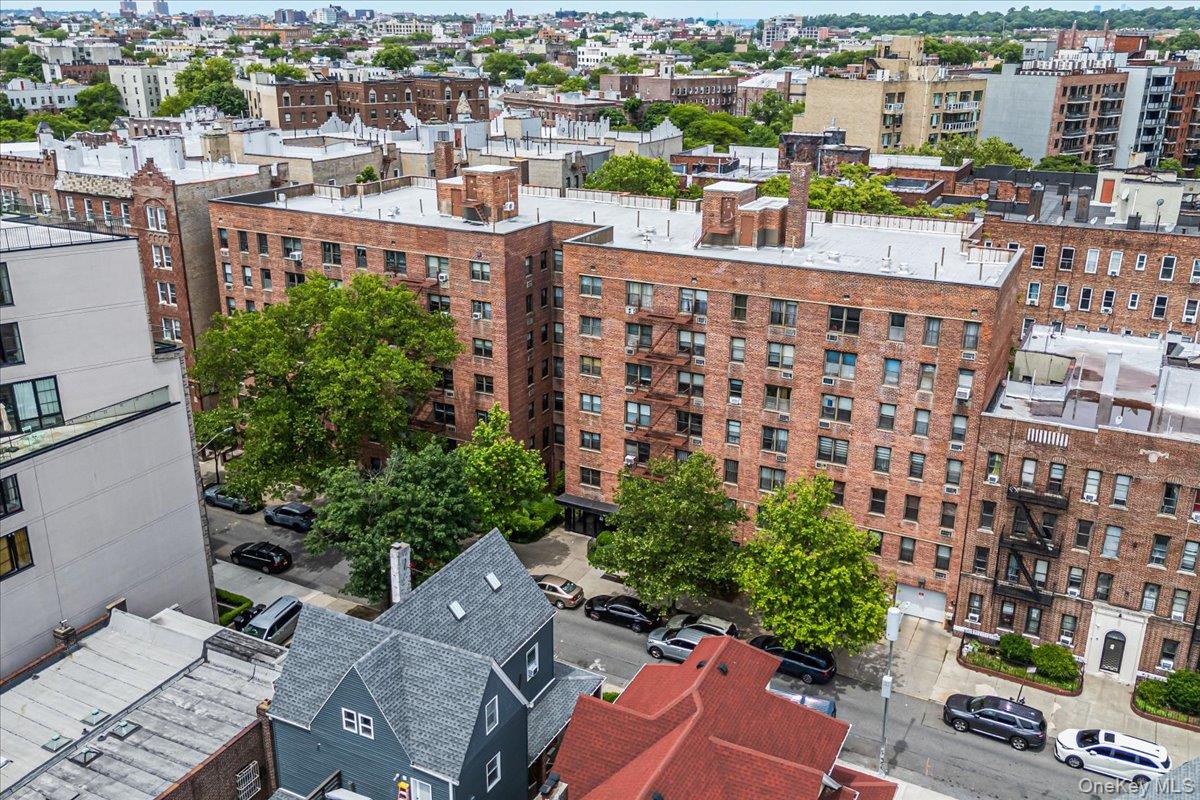 275 Webster Avenue 4i Property Photo 1