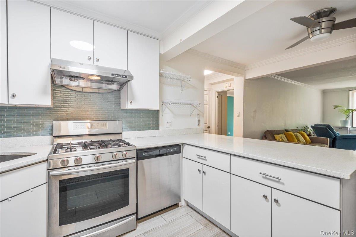 275 Webster Avenue 4i Property Photo 5