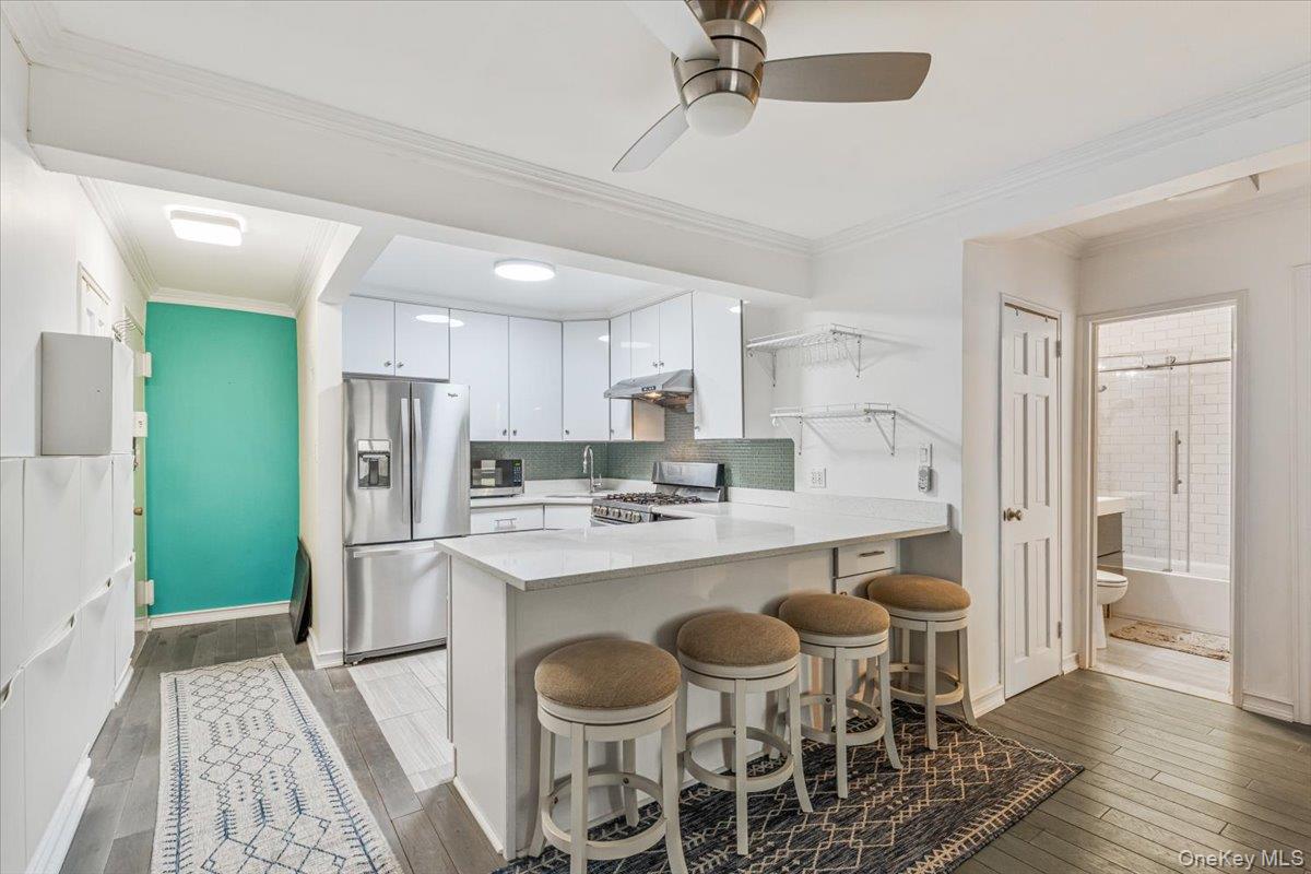 275 Webster Avenue 4i Property Photo 8