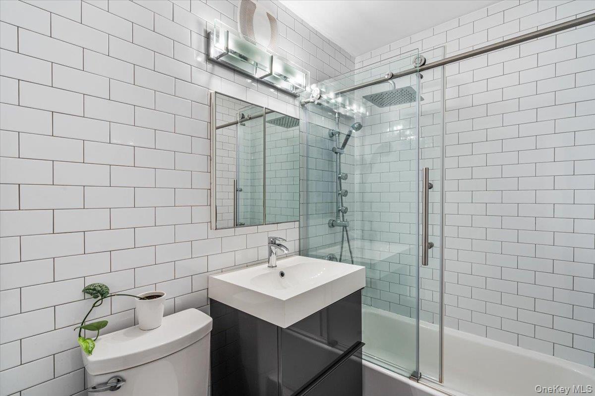 275 Webster Avenue 4i Property Photo 11
