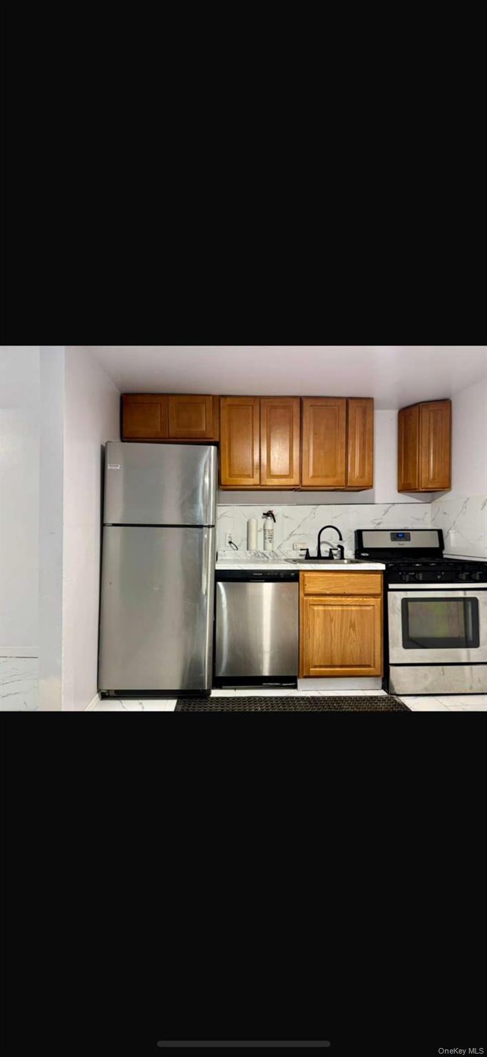 102-23 Russell Street Property Photo 6