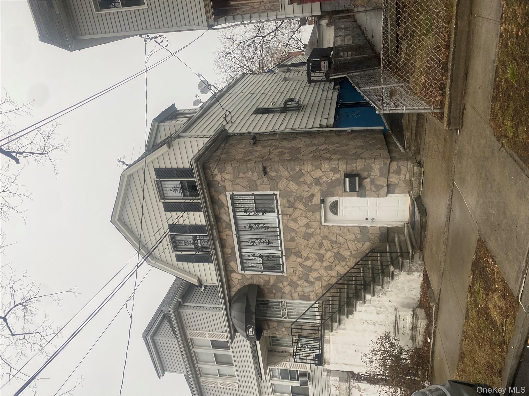 1836 Mulford Avenue Property Photo 8