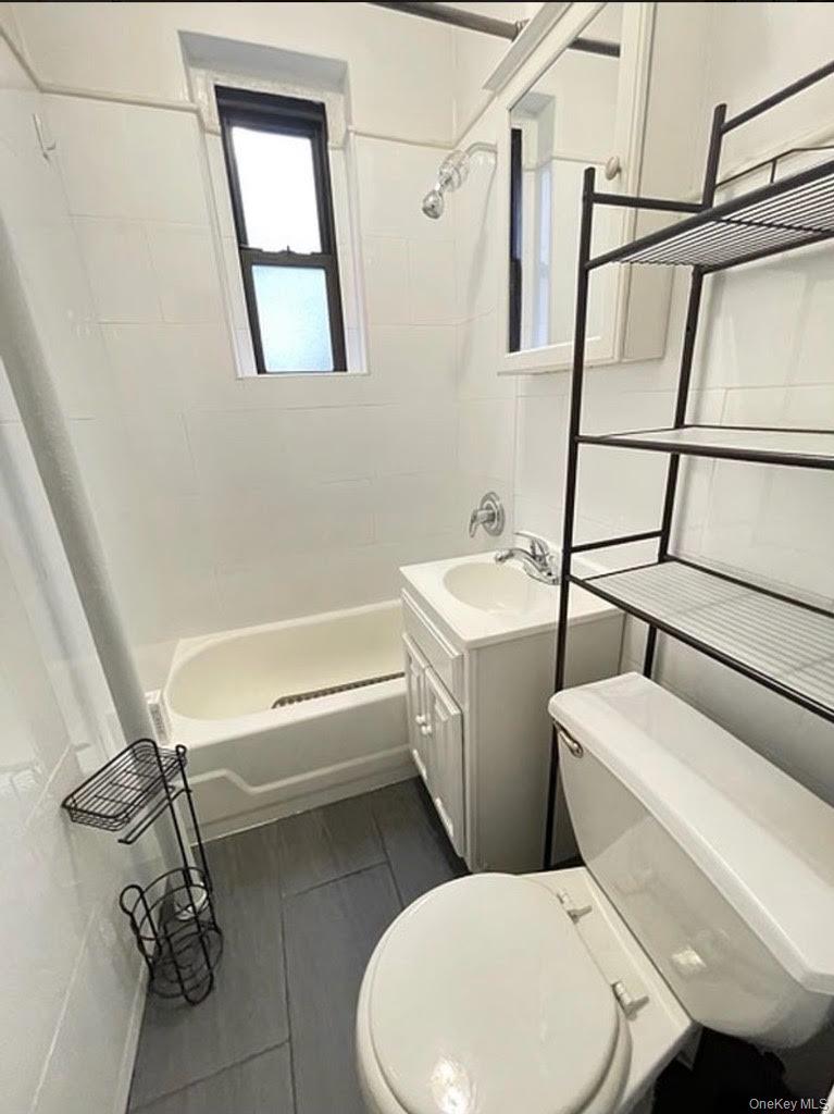 21-06 35th Street 3c Property Photo 7