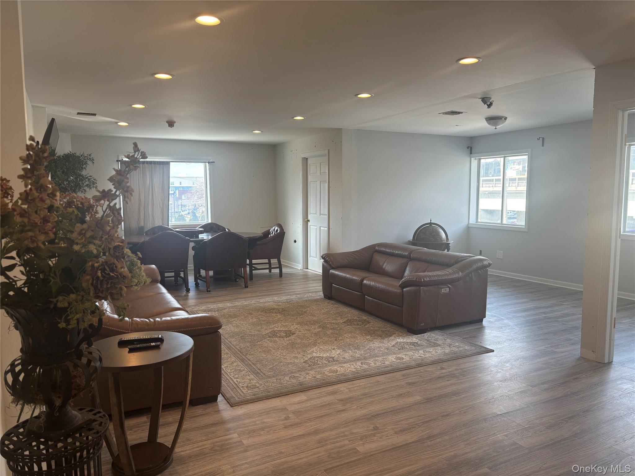 521 Oak Street Property Photo 5