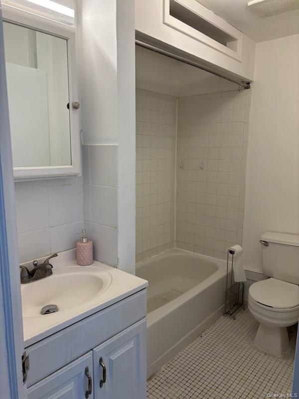 2235 Jericho Turnpike Apt 2 Property Photo 5