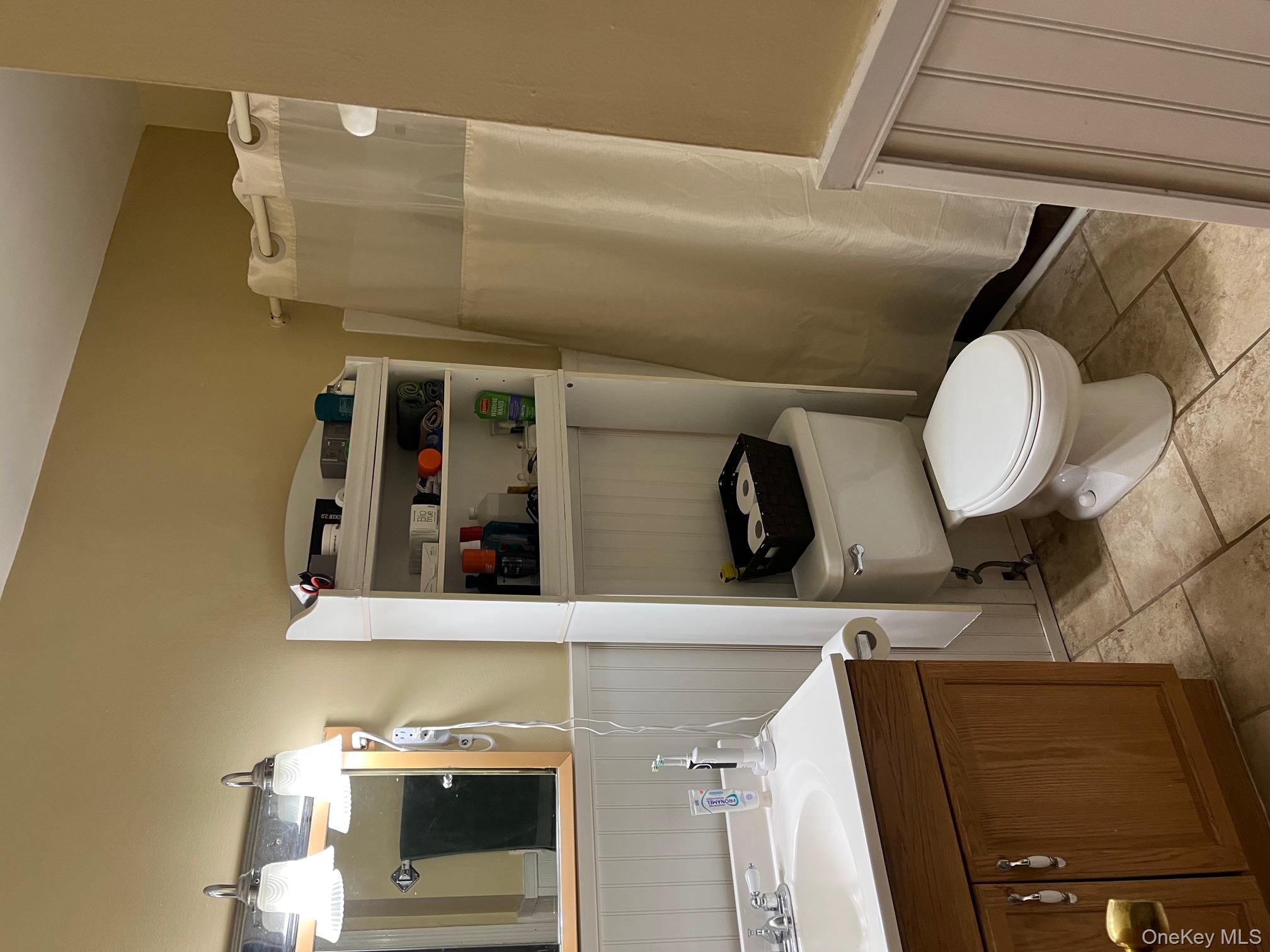 274 Hooker Avenue L2 Property Photo 6