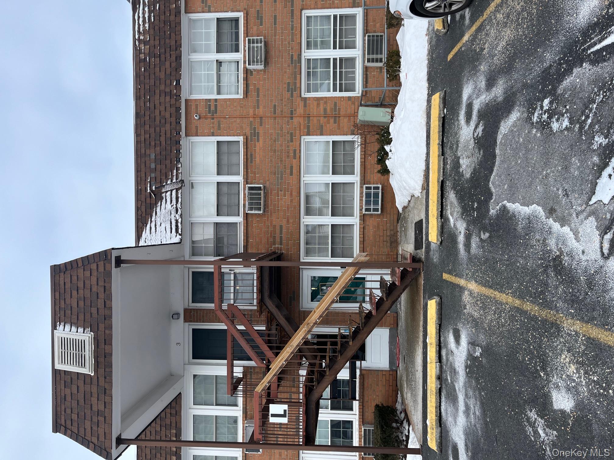 274 Hooker Avenue L2 Property Photo 7