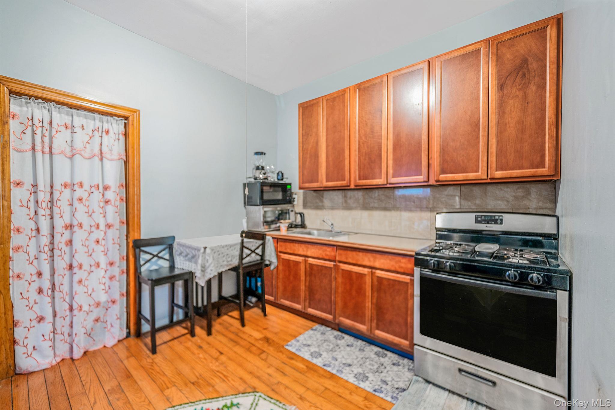 133 Franklin Avenue Property Photo 8