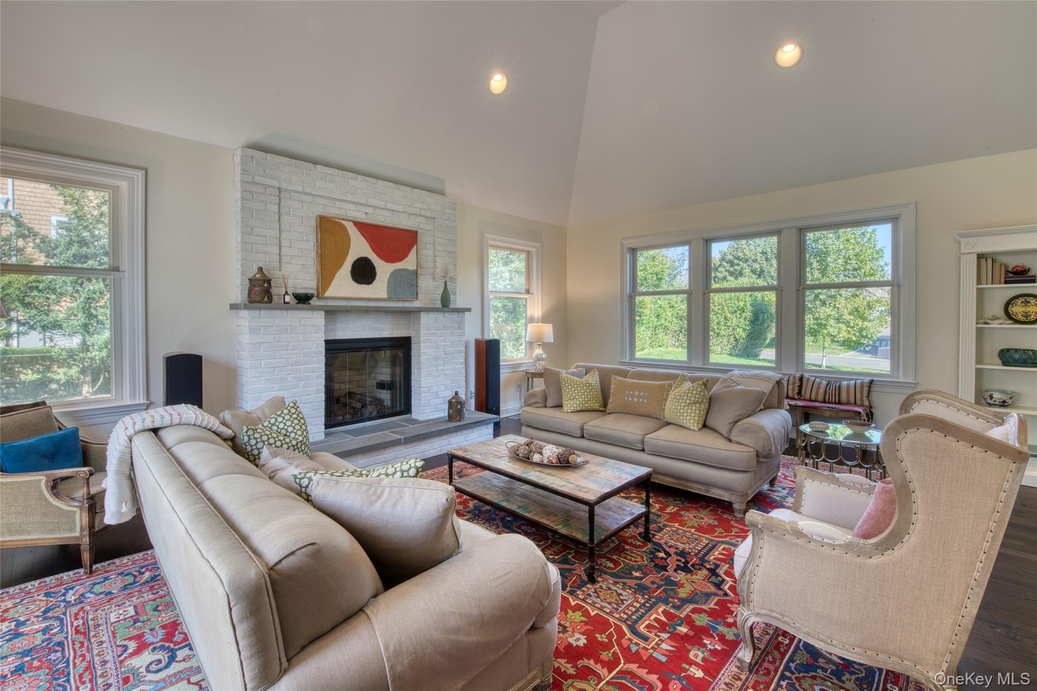 2055 Grandview Drive Property Photo 4
