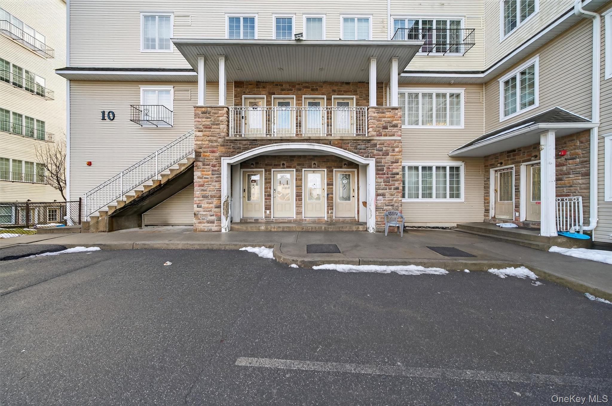 10 Lemberg Court 401 Property Photo 2