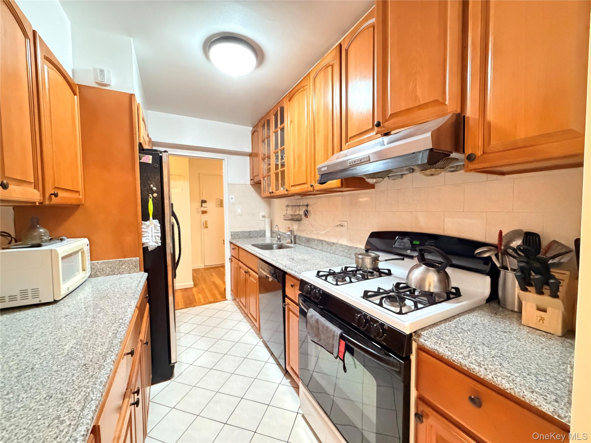 142-05 Roosevelt Avenue 519 Property Photo 5
